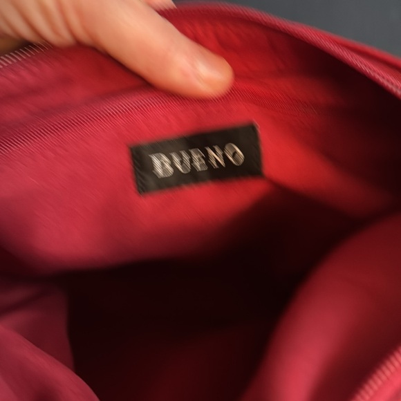 Bueno Vintage NWT purse, red, plethora of pockets! Adjustable strap - Picture 9 of 14